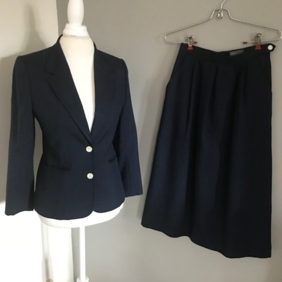 Mark Richards Dresses & Skirts - Mark Richards 2 Piece Blazer and Matching Skirt